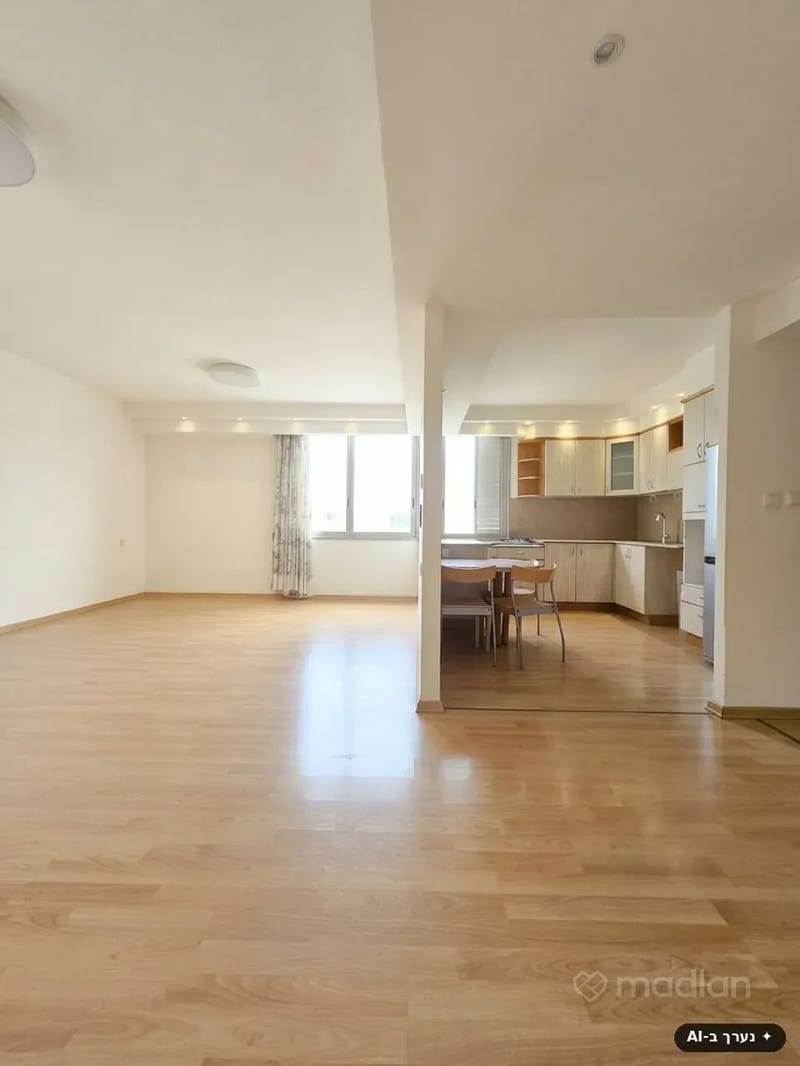 תמונה ממדלן – 4.5 חדרים • 11,900 ₪, סירקין 1, שינקין, גבעתיים (1)