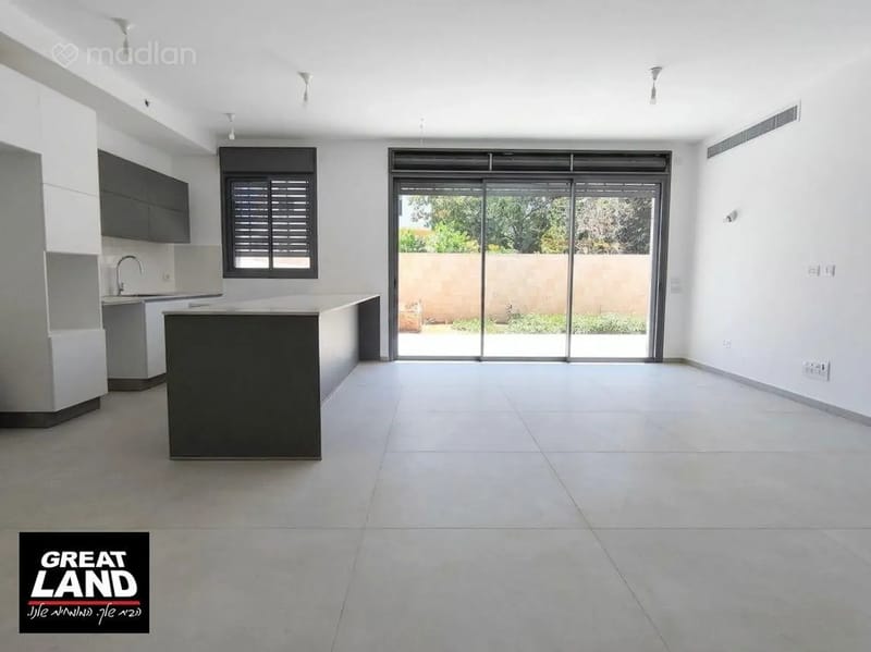 תמונה ממדלן – 6 חדרים • 9,900,000 ₪, הפרחים 18, נווה גן, רמת השרון (1)