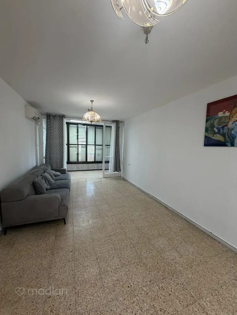 Фото с Madlan – 3 Комнаты • 4,800 ₪, כצנלסון 70, Центр города Бат-Ям, Бат-Ям (1)