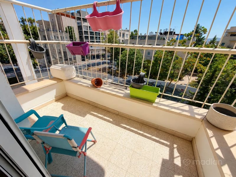 תמונה ממדלן – 4 חדרים • 6,250 ₪, עמק רפאיים 61, עמק רפאים (המושבה הגרמנית), ירושלים