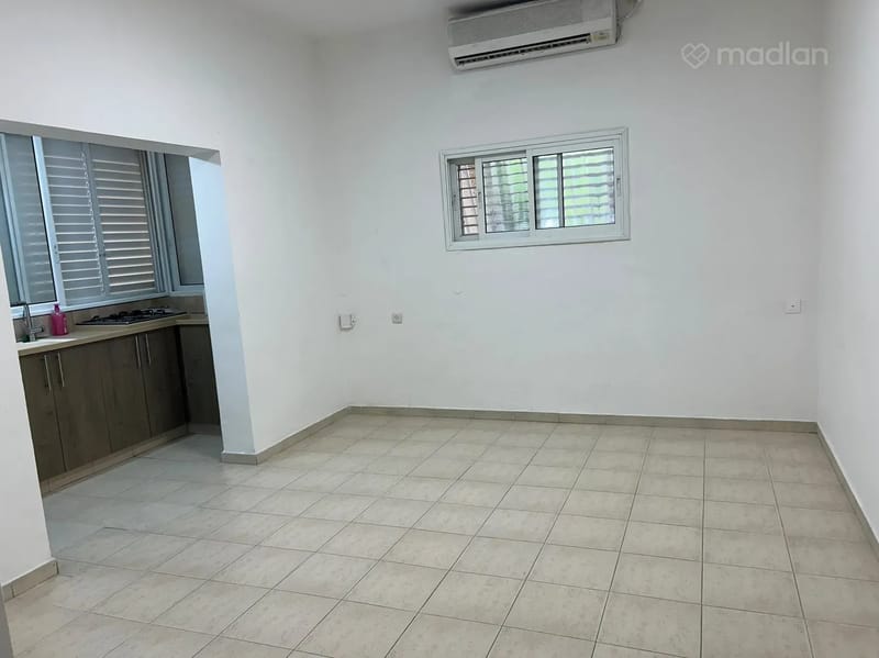 תמונה ממדלן – 2 חדרים • 5,000 ₪, חנה סנש 10, גבעת רמב"ם, גבעתיים (1)