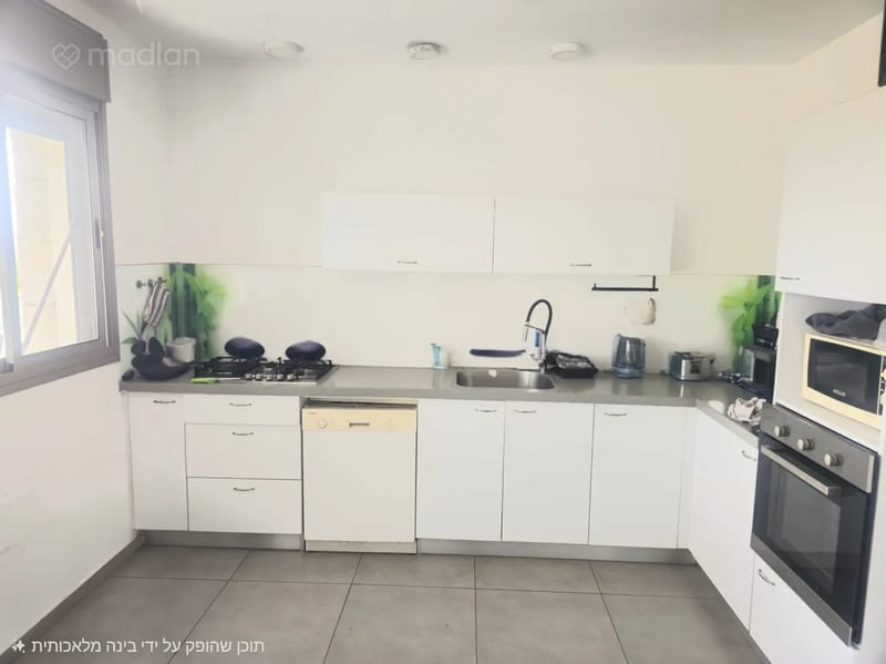 תמונה ממדלן – 4 חדרים • 8,300 ₪, ישעיהו ליבוביץ 24, עזרא והארגזים, תל אביב (1)