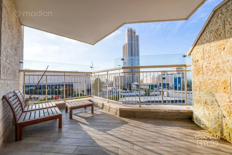 Фото с Madlan – 4 Комнаты • 3,950,000 ₪, הנשיא השישי 22, Кирьят-а-Леом, Иерусалим (1)