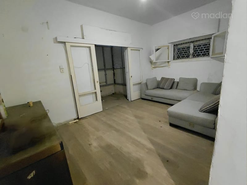 תמונה ממדלן – 2 חדרים • 1,950,000 ₪, שדרות התמרים 18, בן-גוריון, רמת גן (1)