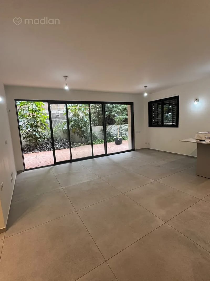 תמונה ממדלן – 4 חדרים • 20,000 ₪, ביל"ו 12, לב תל אביב, תל אביב (1)