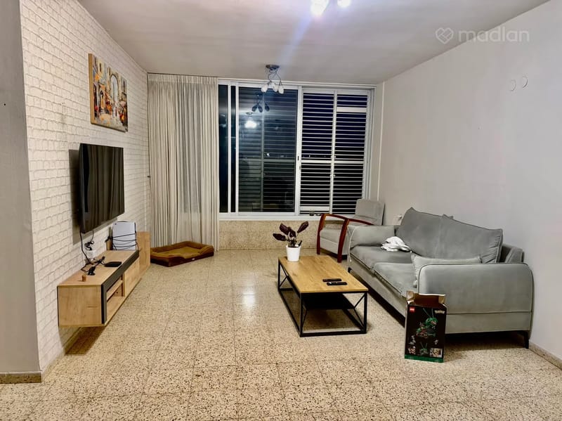 Photo from Madlan – 5 Rooms • ₪8,000, סולד 18, Hadar, Ramat HaSharon (1)