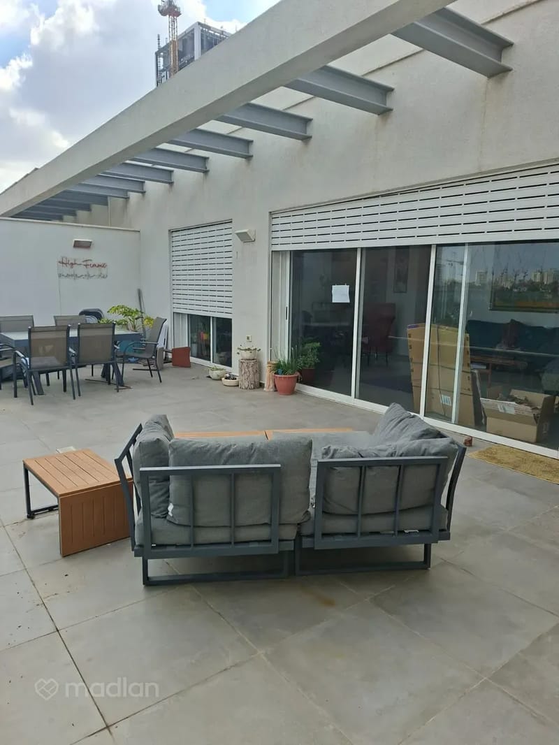 תמונה ממדלן – 3 חדרים • 8,000 ₪, מעפילי אגוז 66, נווה חן, תל אביב (1)