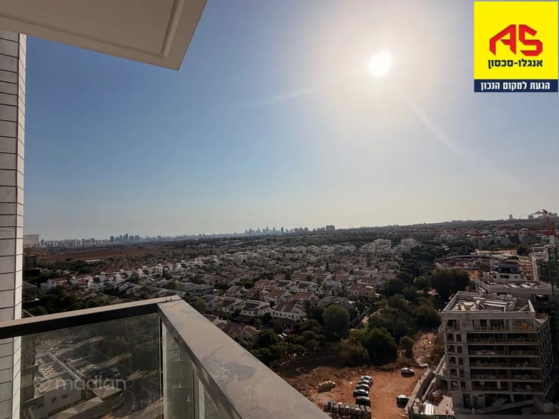 תמונה ממדלן – 5 חדרים • 12,000 ₪, יונה וולך 5, גרין פארק (שיכון עובדים), הוד השרון (1)