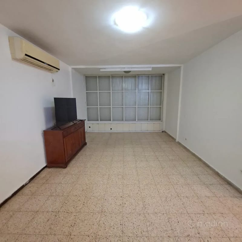 תמונה ממדלן – 4 חדרים • 6,000 ₪, טיומקין 8, ראשונים, ראשון לציון (1)