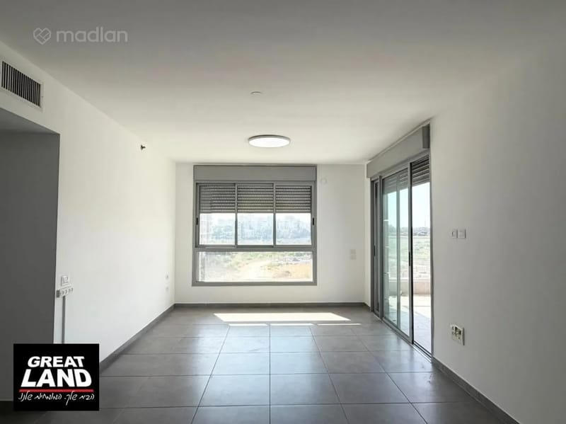 תמונה ממדלן – 5 חדרים • 11,000 ₪, הפרחים 14, נווה גן, רמת השרון (1)