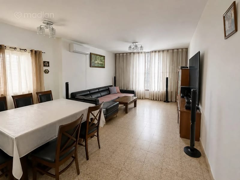 תמונה ממדלן – 3 חדרים • 2,630,000 ₪, וייצמן 13, מרכז, הרצליה (1)