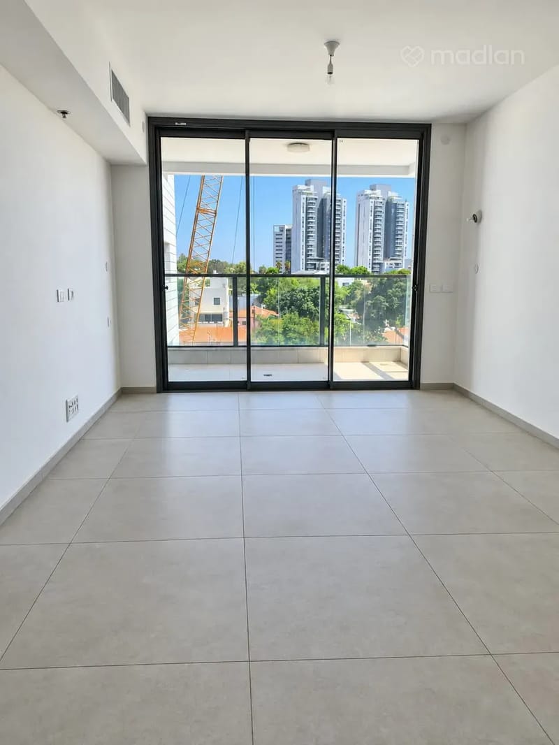 Photo from Madlan – 3 Rooms • ₪2,750,000, החלוץ 20, Morasha, Ramat HaSharon (1)