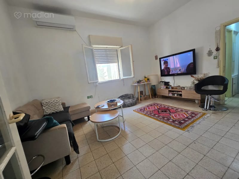 תמונה ממדלן – 2.5 חדרים • 2,300 ₪, צפרירים 12, מרכז הכרמל, חיפה (1)
