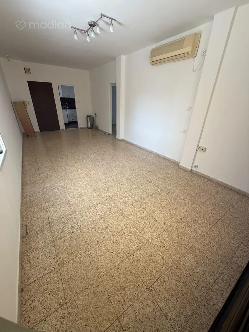 תמונה ממדלן – 3 חדרים • 5,600 ₪, כצנלסון 55, בורוכוב, גבעתיים (1)
