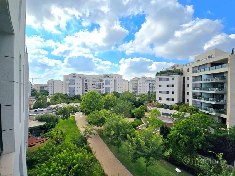 תמונה ממדלן – 4 חדרים • 8,700 ₪, דליה רביקוביץ' 2, נווה זמר, רעננה (1)