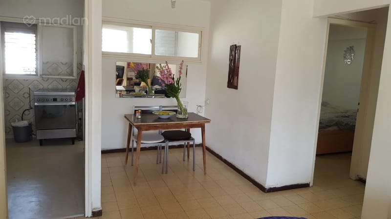Photo from Madlan – 3 Rooms • ₪4,200, שפרינצק 3, מחנה יהודה, Petah Tikva (1)