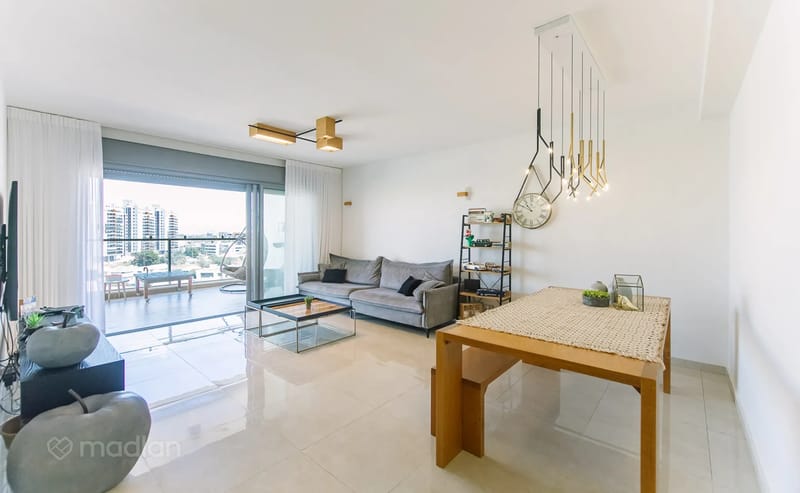 תמונה ממדלן – 5 חדרים • 3,480,000 ₪, אהרון כצנלסון 26, נווה גן, פתח תקווה (1)