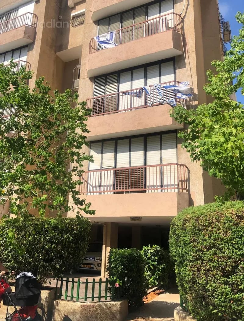 תמונה ממדלן – 4 חדרים • 8,999 ₪, שיינקין 61, שינקין, גבעתיים (1)