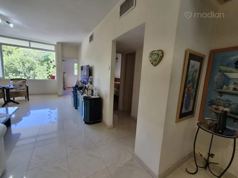 תמונה ממדלן – 3 חדרים • 2,750,000 ₪, גולומב 54, ארלוזורוב, גבעתיים (1)