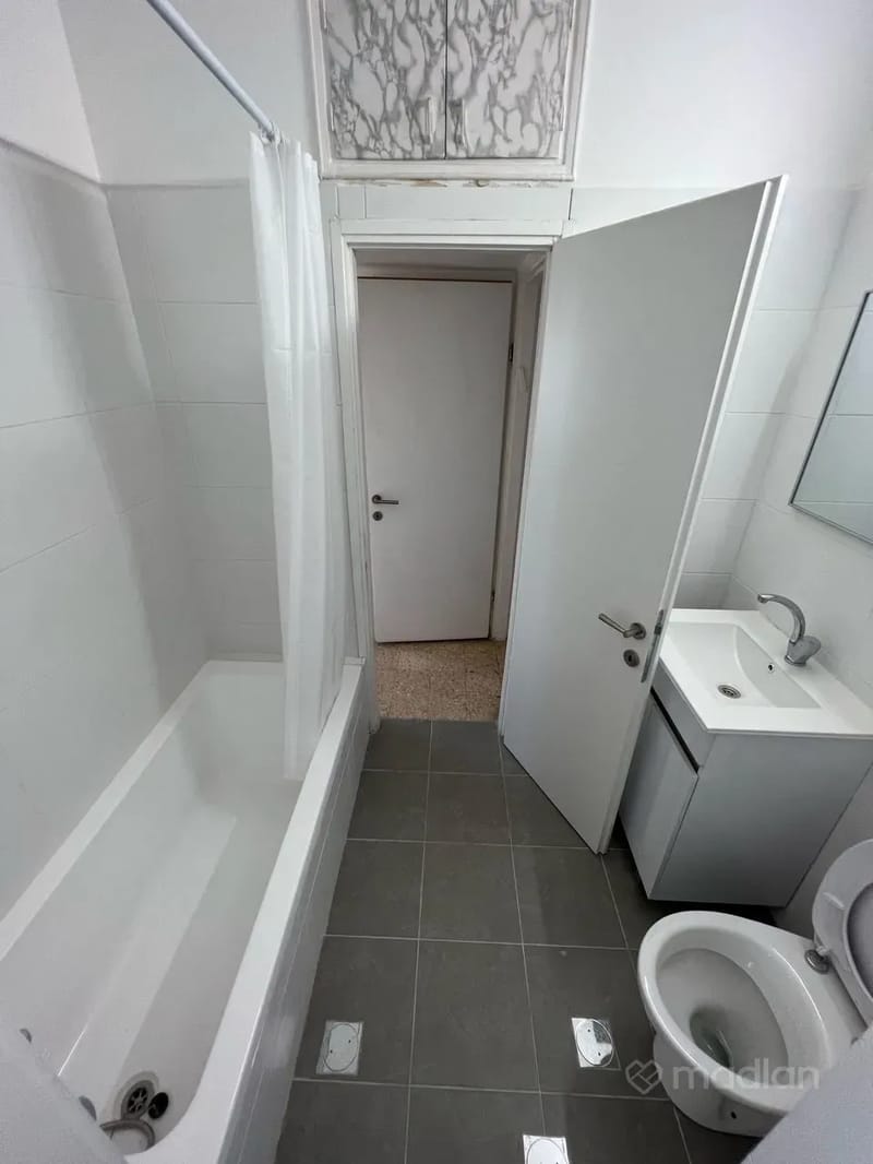 תמונה ממדלן – 4 חדרים • 6,500 ₪, בר שאול 5, הגבול - רוטשליד, בת ים (1)