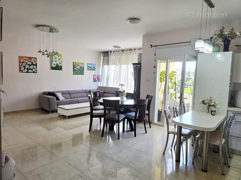 תמונה ממדלן – 4 חדרים • 1,830,000 ₪, האסיף 13, כרמל מרכז - שדרות קיש, חיפה (1)