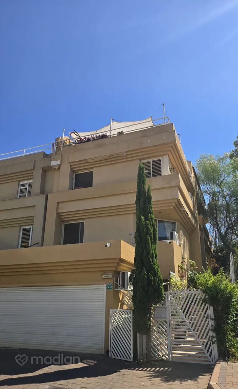 תמונה ממדלן – 10 חדרים • 7,800,000 ₪, הורד 35, קריית הפרחים 2005, רעננה