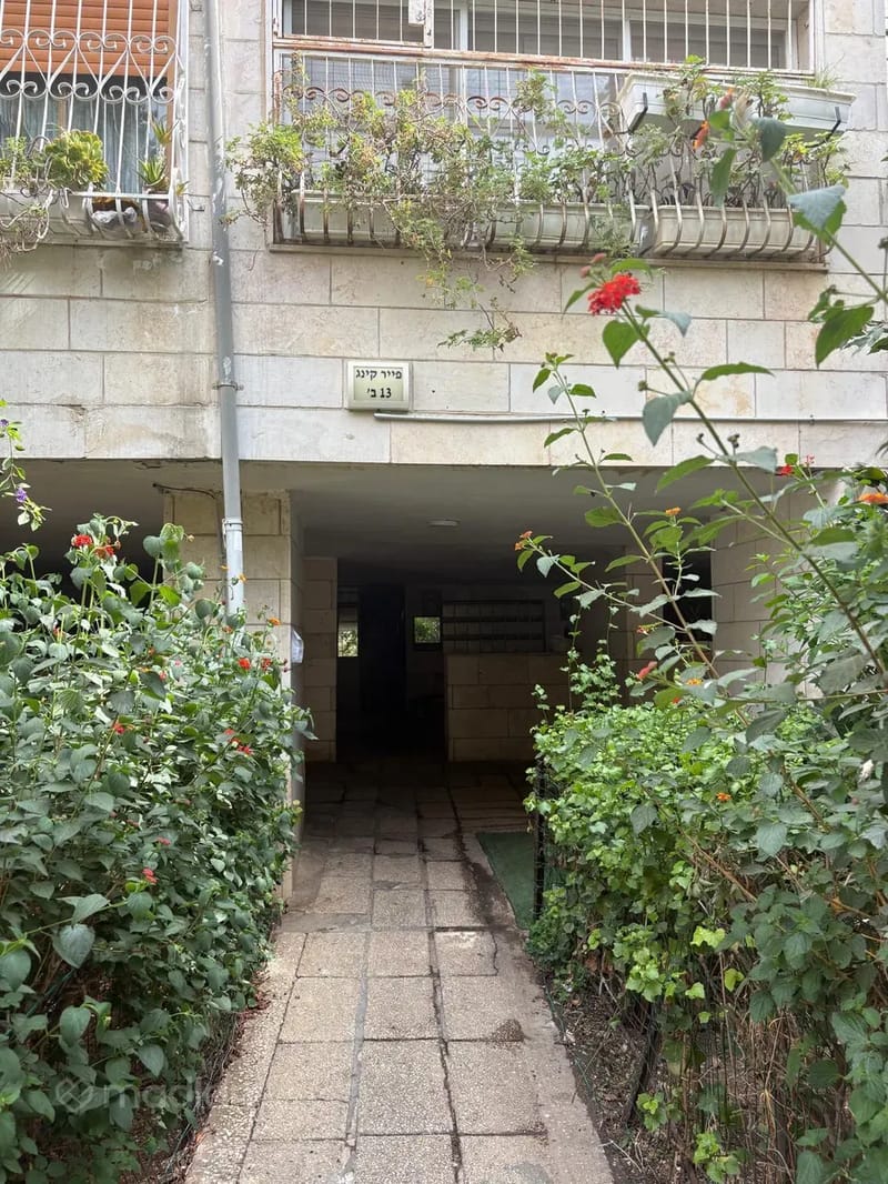 תמונה ממדלן – 4 חדרים • 8,900 ₪, גנרל פייר קניג 13, בקעה, ירושלים (1)