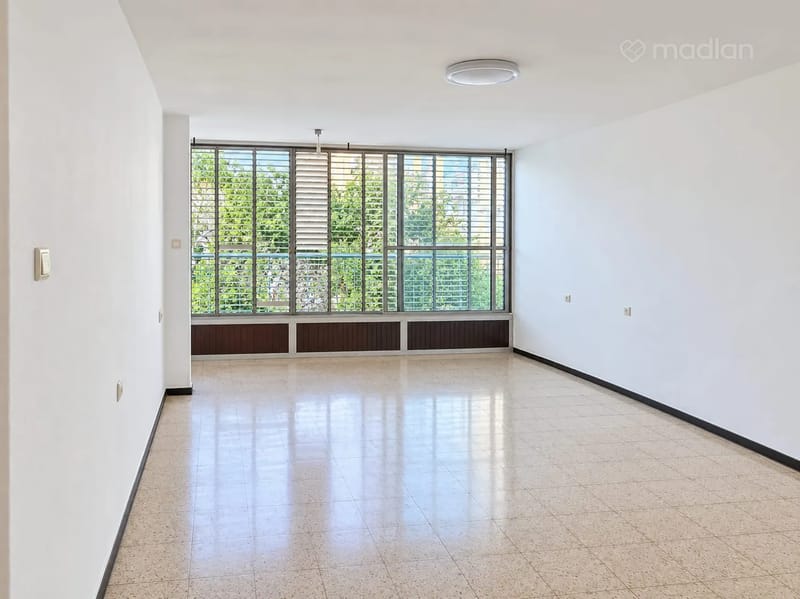 תמונה ממדלן – 3 חדרים • 4,900 ₪, מונטיפיורי 10, לב המושבה, פתח תקווה (1)