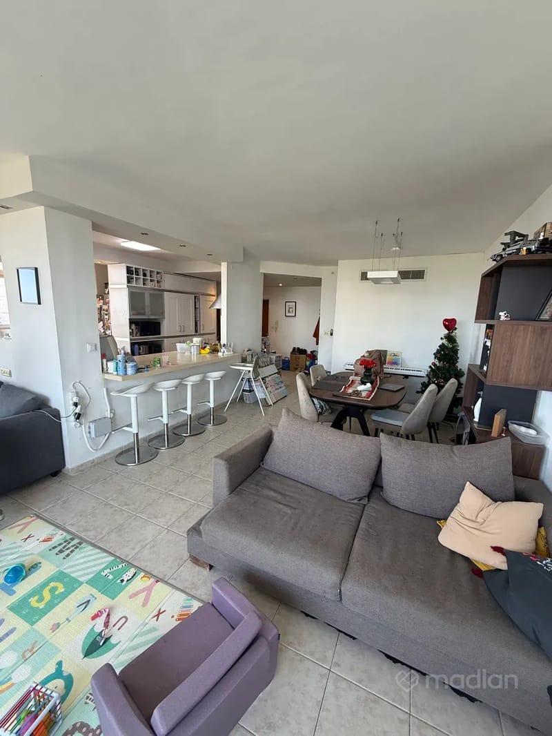 תמונה ממדלן – 4 חדרים • 5,700 ₪, בירם 11, רמת אלמוגי, חיפה (1)