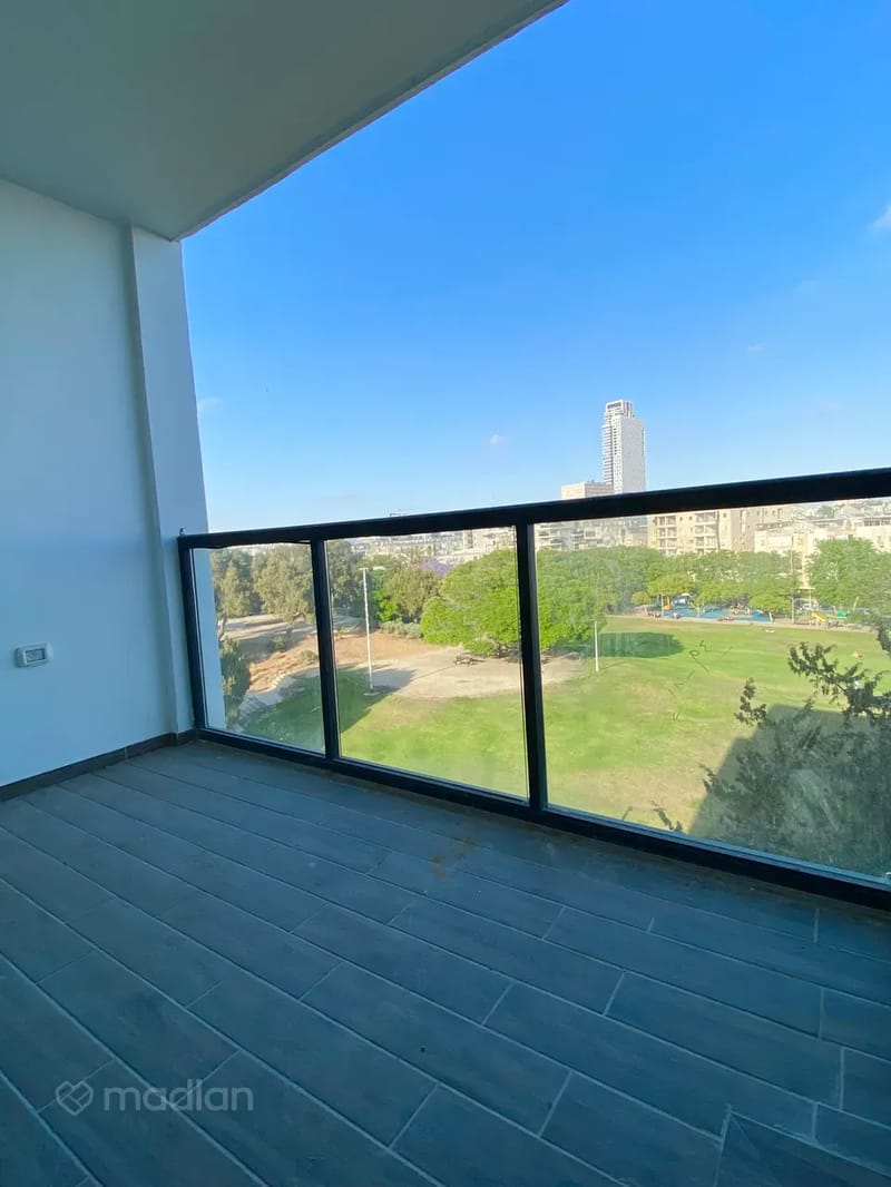 תמונה ממדלן – 4 חדרים • 6,800 ₪, השקמה 43, שכונה דרום מערב - ותיק, בת ים (1)
