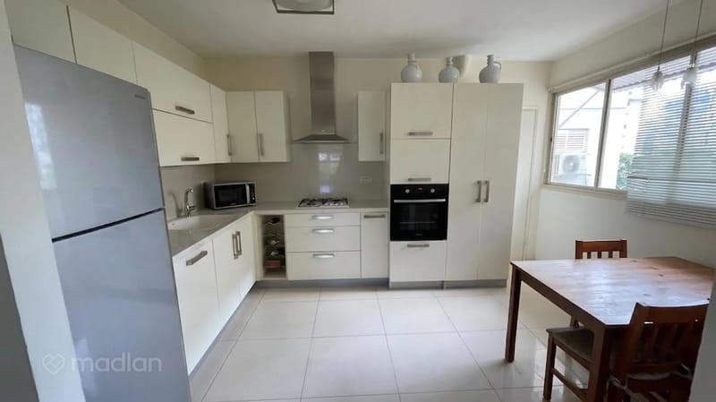 Photo from Madlan – 5 Rooms • ₪11,800, רבינא 13, Neve Avivim, Tel Aviv (1)