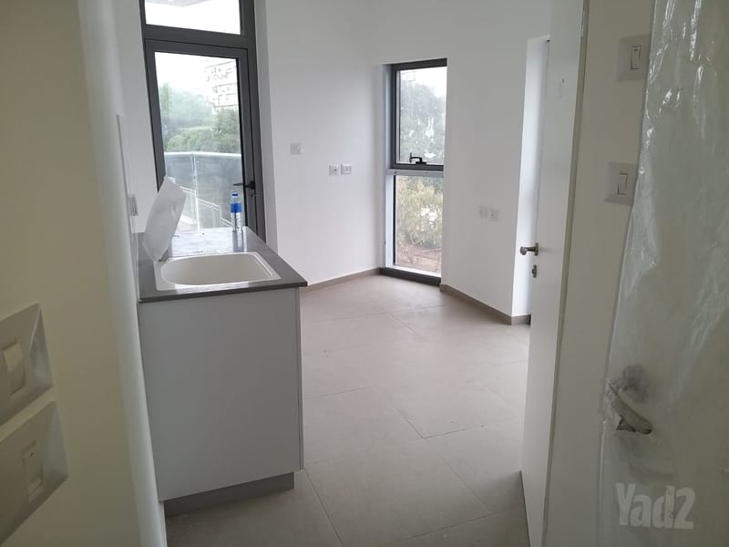 תמונה מיד2 – חדר וחצי • 2,200 ₪, רבי שלום שרעבי 5, נווה פז, חיפה (1)