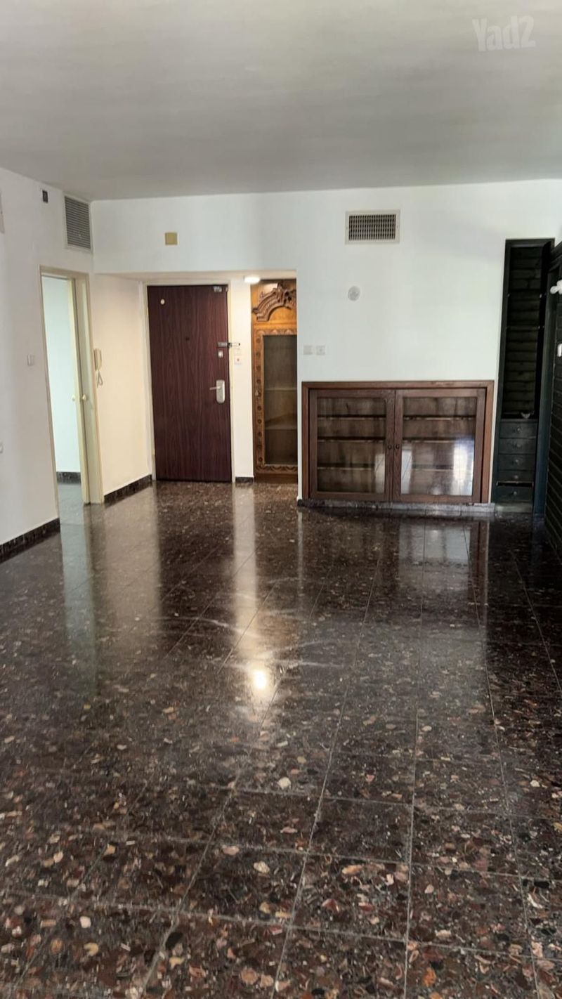 תמונה מיד2 – 6 חדרים • 7,200 ₪, פרופ' איינשטיין 5, 'שכונה ב, רחובות (1)