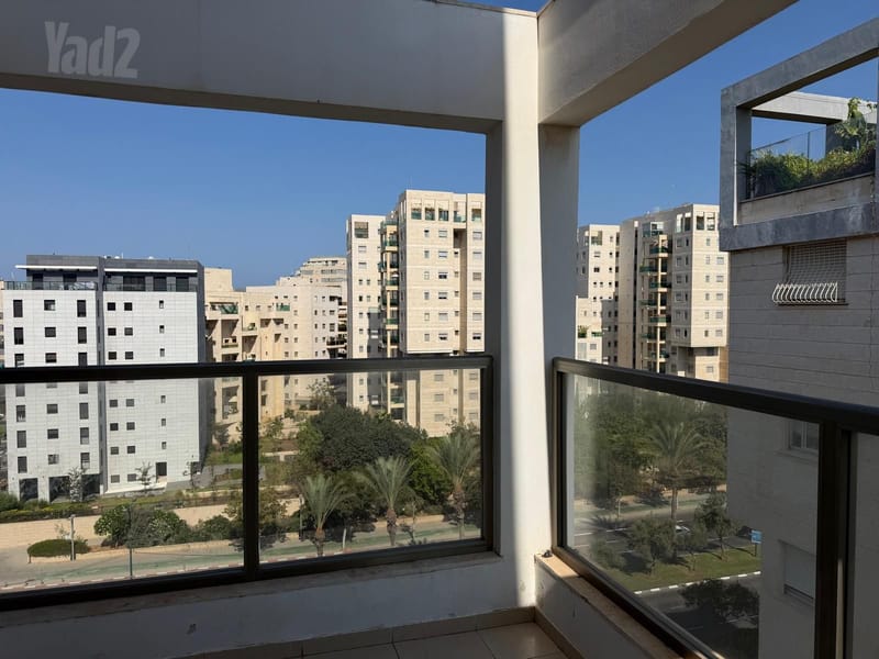 תמונה מיד2 – 4.5 חדרים • 10,500 ₪, שדרות לוי אשכול 82, רמת אביב החדשה, תל אביב (1)