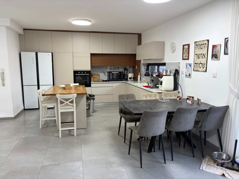 תמונה מיד2 – 5.5 חדרים • 7,900 ₪, החשמונאים 36, כרמל מרכז - שדרות קיש, חיפה (1)