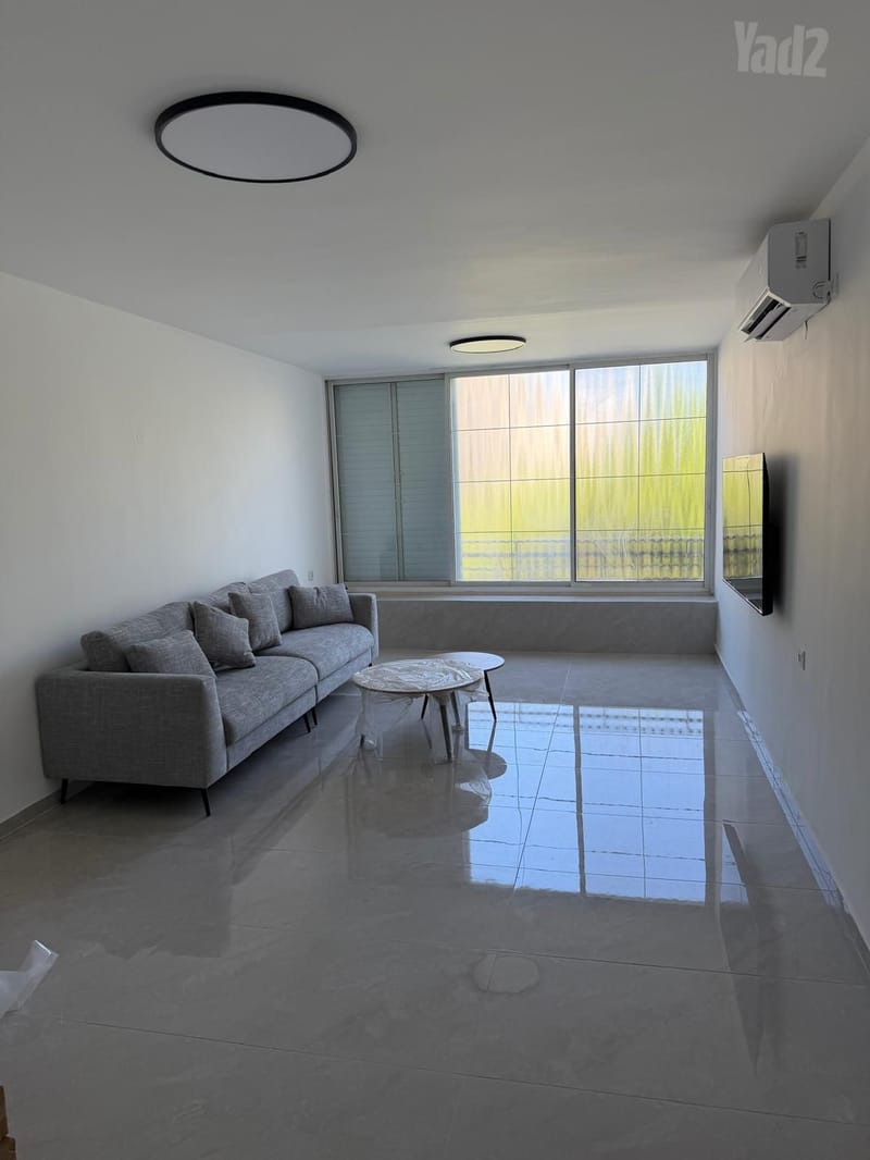 Photo from Yad2 – 2 Rooms • ₪3,900, דפנה 42, Savinia, Kiryat Bialik (1)