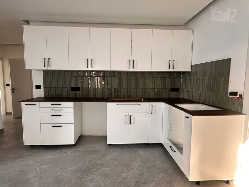 תמונה מיד2 – 5 חדרים עם שותפים • 2,700 ₪, סוקולוב 55, גולן, רמת השרון (1)