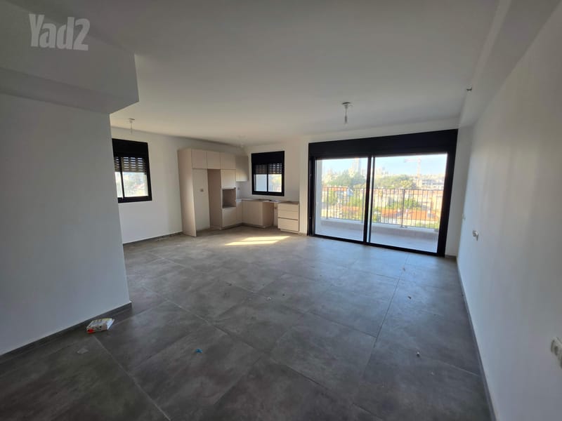 תמונה מיד2 – 3.5 חדרים • 7,800 ₪, דרך הטייסים 84, נווה חן, תל אביב (1)