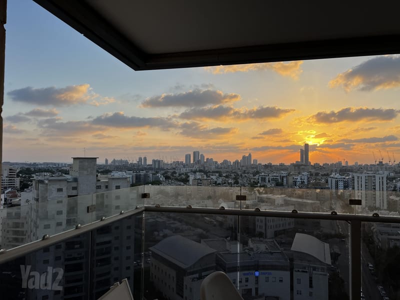 תמונה מיד2 – 5 חדרים • 9,700 ₪, ראובן ברקת 23, קריית אילון , חולון (1)