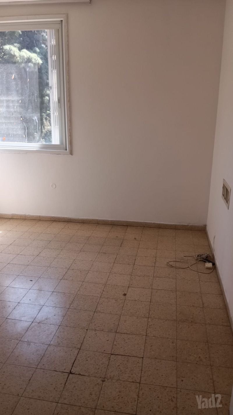תמונה מיד2 – 4.5 חדרים • 9,000 ₪, הכנסת הגדולה 14, בבלי, תל אביב (1)