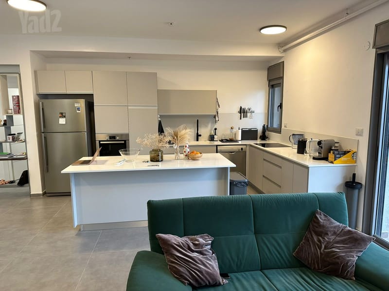 תמונה מיד2 – 4 חדרים • 12,500 ₪, אבן גבירול 44, מרכז, הרצליה (1)