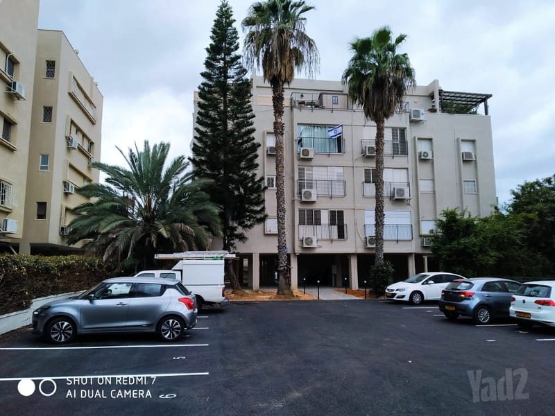 תמונה מיד2 – 4 חדרים • 7,500 ₪, הרב קוק 33, מרכז, הרצליה (1)