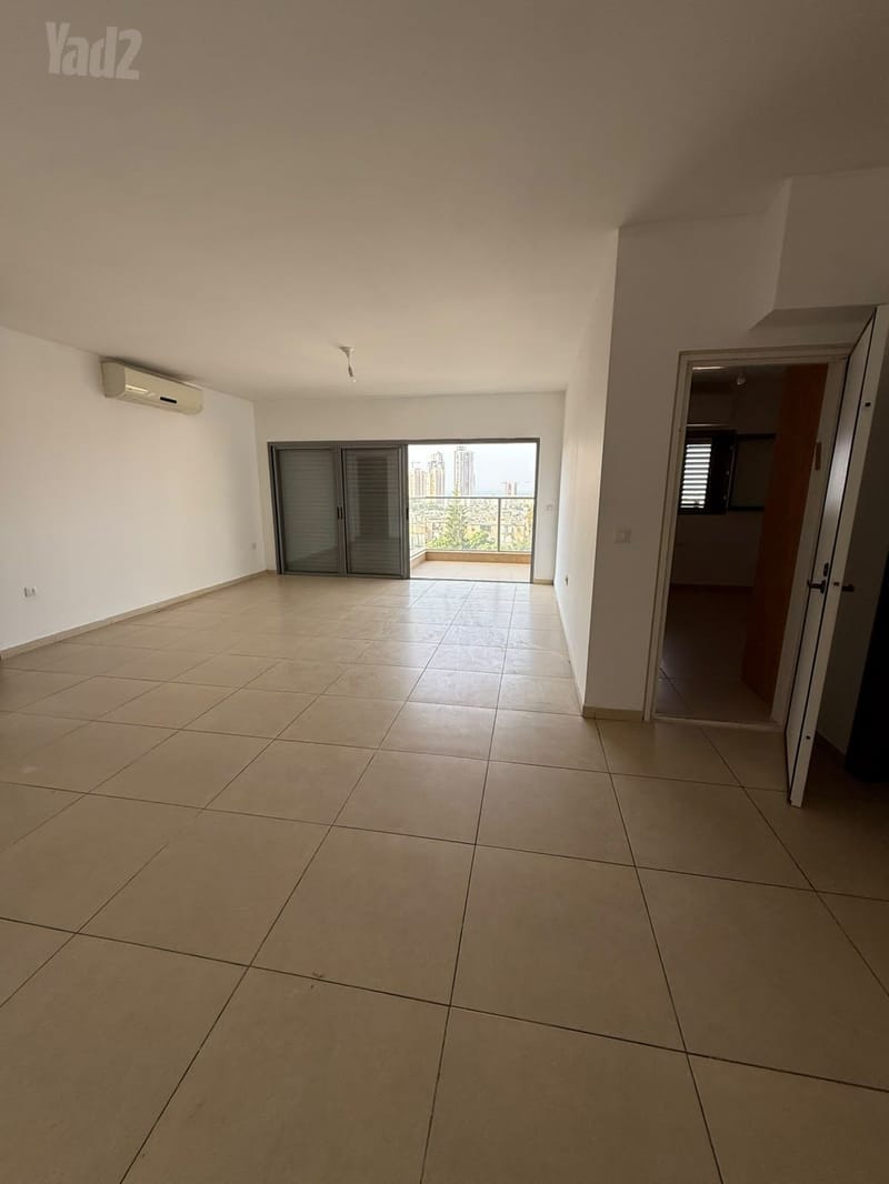 תמונה מיד2 – 5 חדרים • 8,000 ₪, הנרקיס 1, באבוב, בת ים (1)