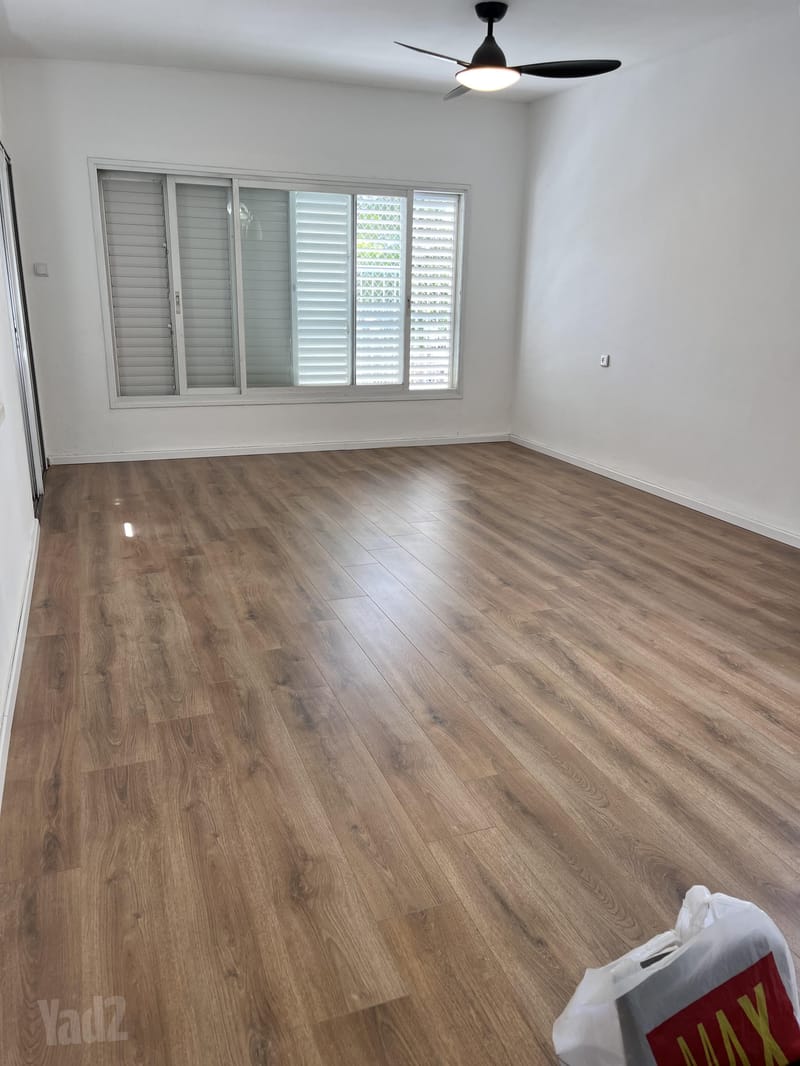 תמונה מיד2 – 5 חדרים • 7,200 ₪, דרך מנחם בגין 11, הדר גנים, פתח תקווה (1)