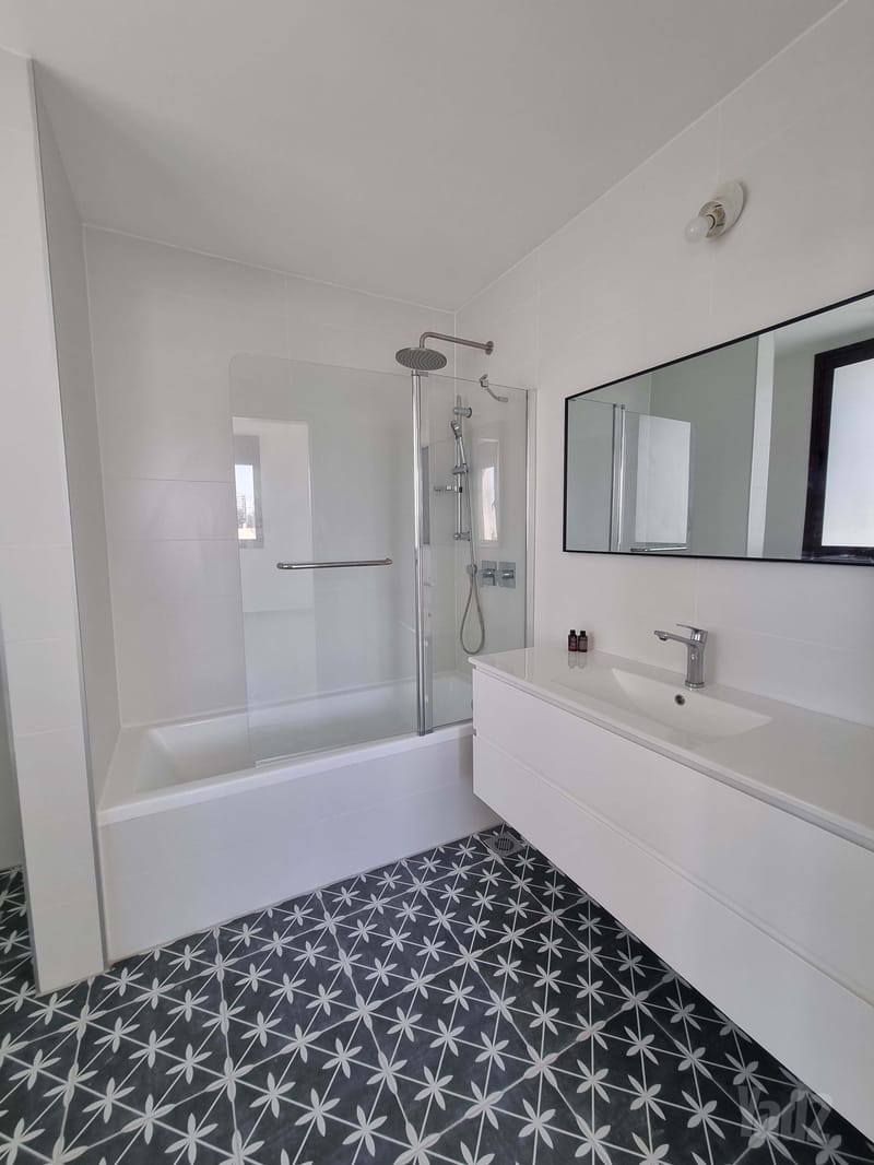 תמונה מיד2 – 5 חדרים • 11,300 ₪, סמטת המעלות 3, נווה מגן, רמת השרון (1)