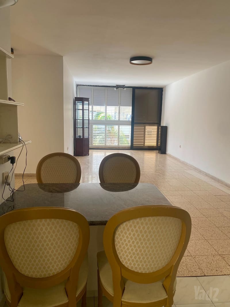 תמונה מיד2 – 4 חדרים • 9,500 ₪, הרב עוזיאל, בבלי, תל אביב (1)