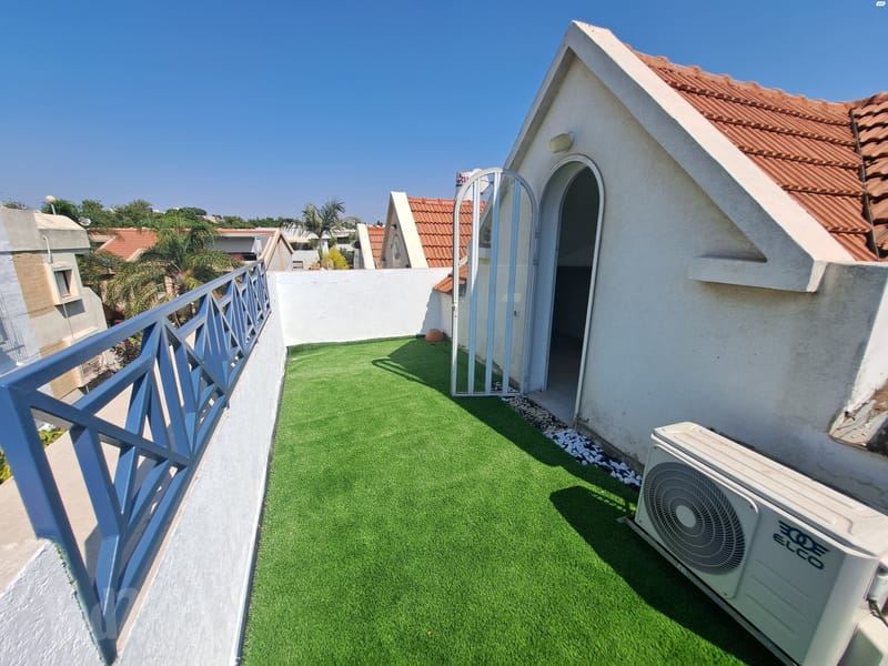 תמונה מיד2 – 9 חדרים • 16,800 ₪, משה סנה 24, גני צהלה,רמות צהלה, תל אביב (1)