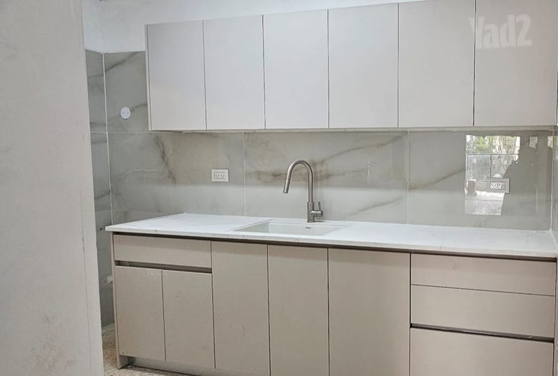 תמונה מיד2 – 6 חדרים • 8,200 ₪, חיים נחמן ביאליק 30, מרכז העיר, יהוד-מונוסון (1)
