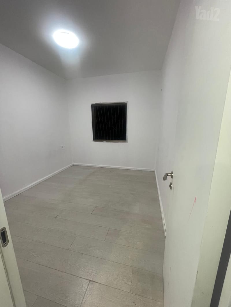 תמונה מיד2 – 4 חדרים • 5,850 ₪, שער הגיא 14, תל גיבורים, חולון (1)
