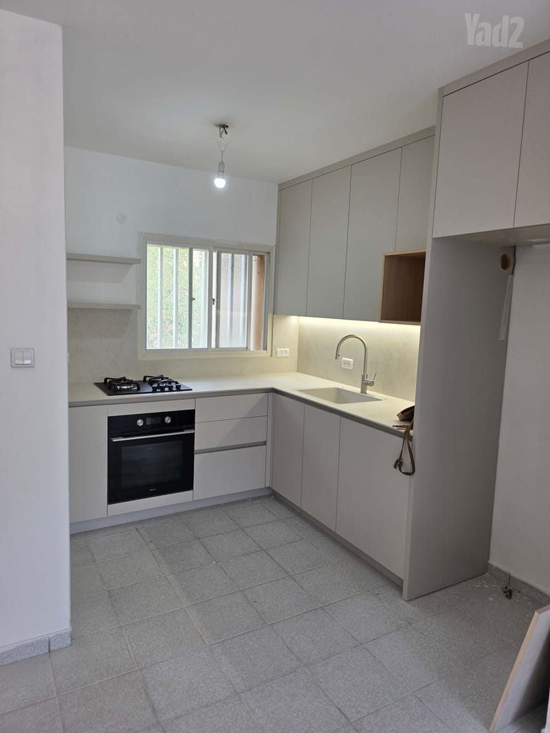Photo from Yad2 – 4 Rooms • ₪5,800, ה' באייר 43, Neve Afek Ezraxit, Rosh HaAyin (1)
